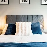 Modern Pad Prime Location Balcony Sleeps 4 * Leeds (West Yorkshire)