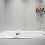 Modern Pad Prime Location Balcony Sleeps 4