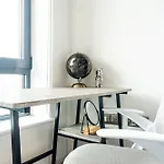 Modern Pad Prime Location Balcony Sleeps 4 Leeds (West Yorkshire)