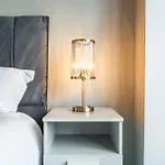 Lejlighed Modern Pad Prime Location Balcony Sleeps 4