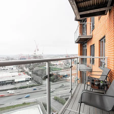 Daire Modern Pad Prime Location Balcony Sleeps 4