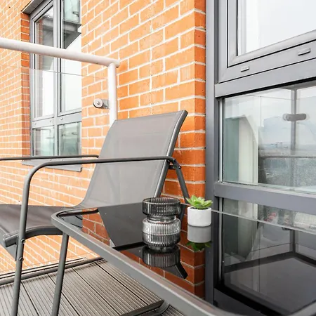 Modern Pad Prime Location Balcony Sleeps 4 Daire Leeds (West Yorkshire)