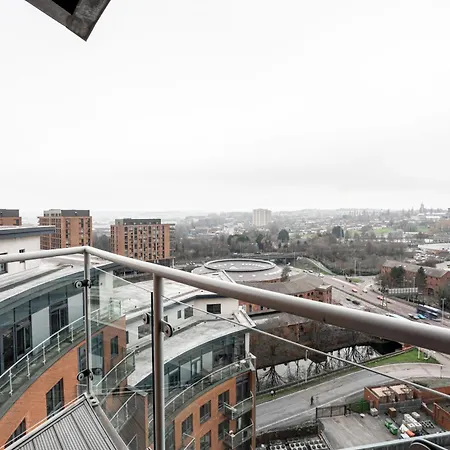 Daire Modern Pad Prime Location Balcony Sleeps 4 *