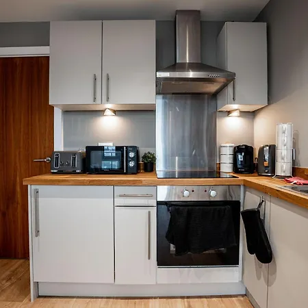 Modern Pad Prime Location Balcony Sleeps 4 *