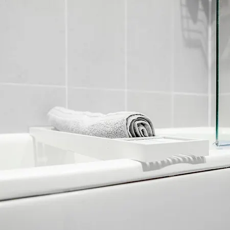 Modern Pad Prime Location Balcony Sleeps 4 *