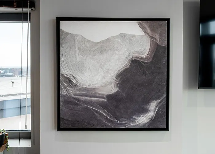 Modern Pad Prime Location Balcony Sleeps 4 Apartamento