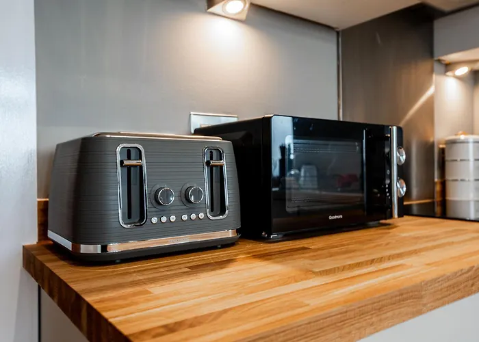 Modern Pad Prime Location Balcony Sleeps 4 Apartamento