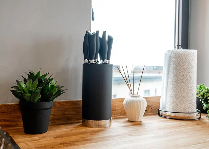 Modern Pad Prime Location Balcony Sleeps 4 Leeds (West Yorkshire)