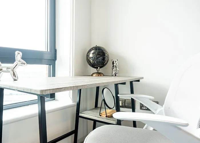 Modern Pad Prime Location Balcony Sleeps 4 Leeds (West Yorkshire)